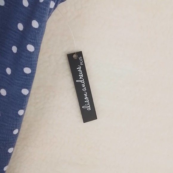 Alison Andrews Plus Size Sleeveless Blouse 3X in Denim Blue w/ Polka Dots - Picture 9 of 12